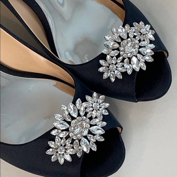 Badgley mischka black satin evening pumps 7.5 - Picture 2 of 8